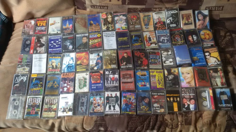 2000 кассет книга. Коллекция видеокассет. Коллекция аудиокассет. Аудиокассеты сборники. Видеокассеты 2000-х годов.